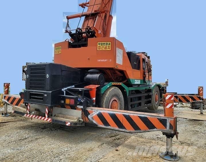 Kobelco RK 500 Macara teren accidentat