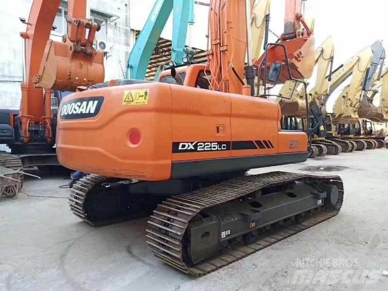 Doosan DX 225 Excavatoare pe șenile
