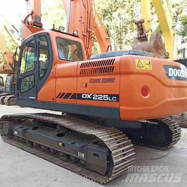 Doosan DX 225 Excavatoare pe șenile

