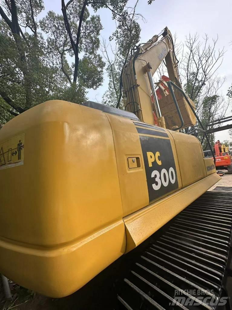 Komatsu PC 300 Excavatoare pe șenile
