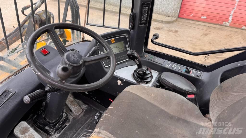 JCB 411 Incarcator pe pneuri
