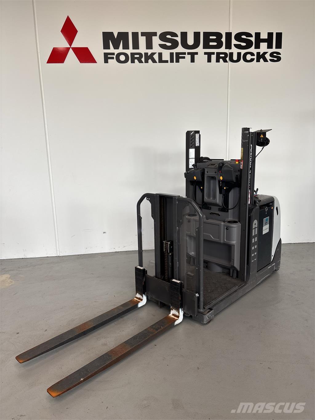 UniCarriers EPL100 Stivuitoare de micã inaltime pentu logistica