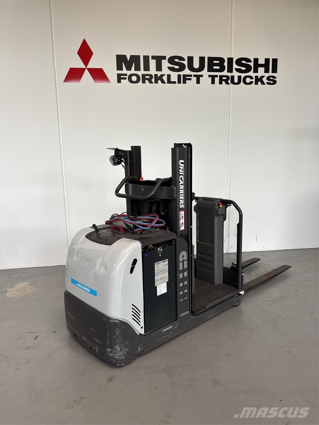 UniCarriers EPL100 Stivuitoare de micã inaltime pentu logistica