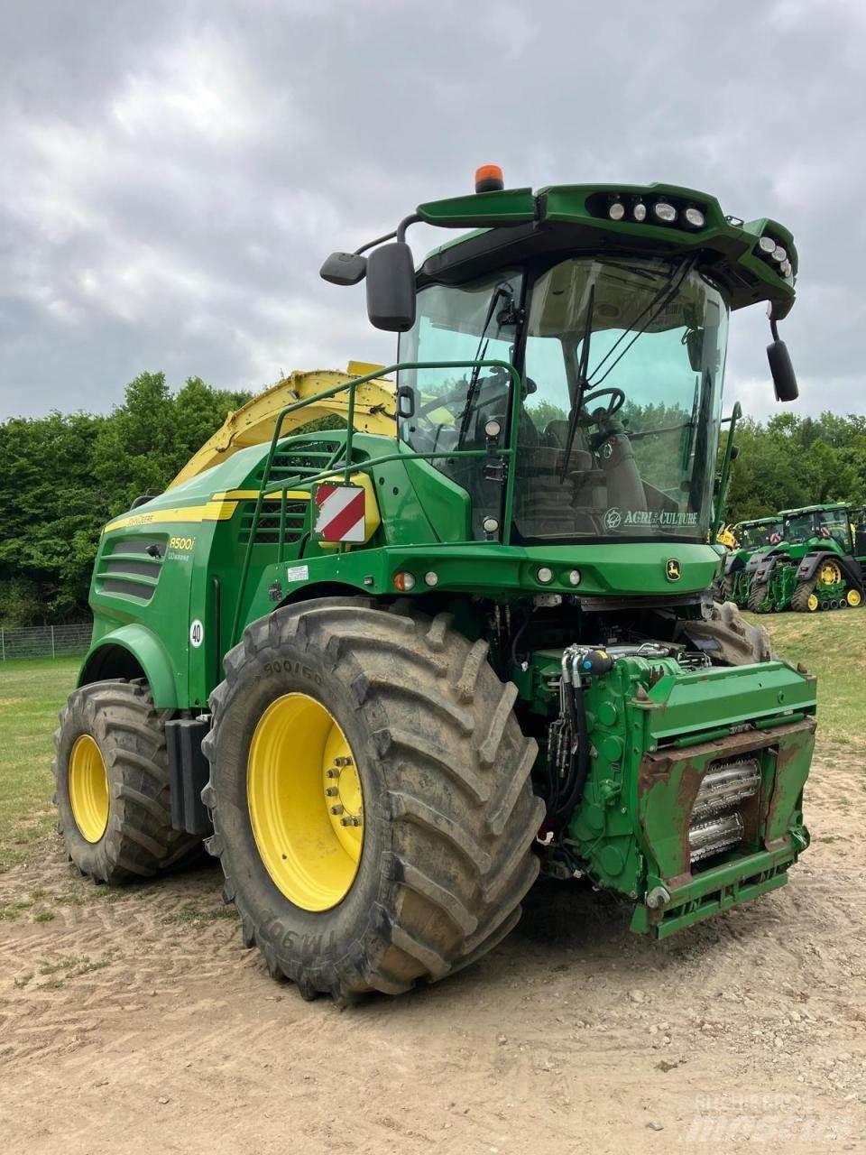 John Deere 8500 Forajere cu autopropulsare