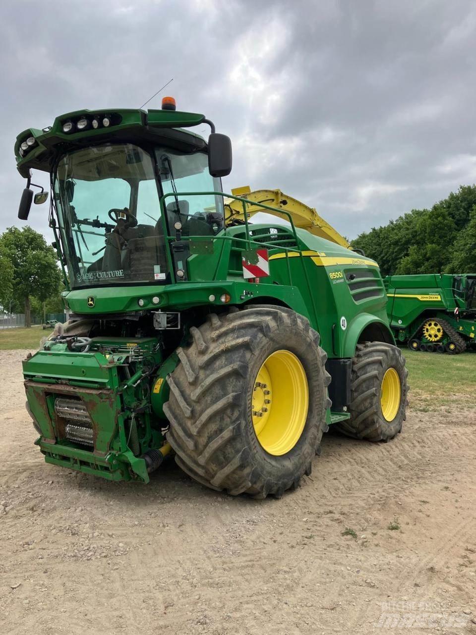 John Deere 8500 Forajere cu autopropulsare