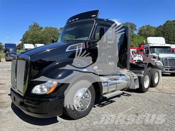 Kenworth T680 Autotractoare