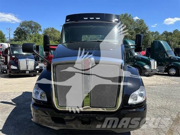 Kenworth T680 Autotractoare