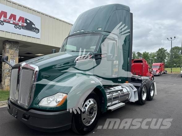 Kenworth T680 Autotractoare