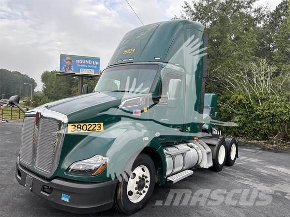 Kenworth T680 Autotractoare