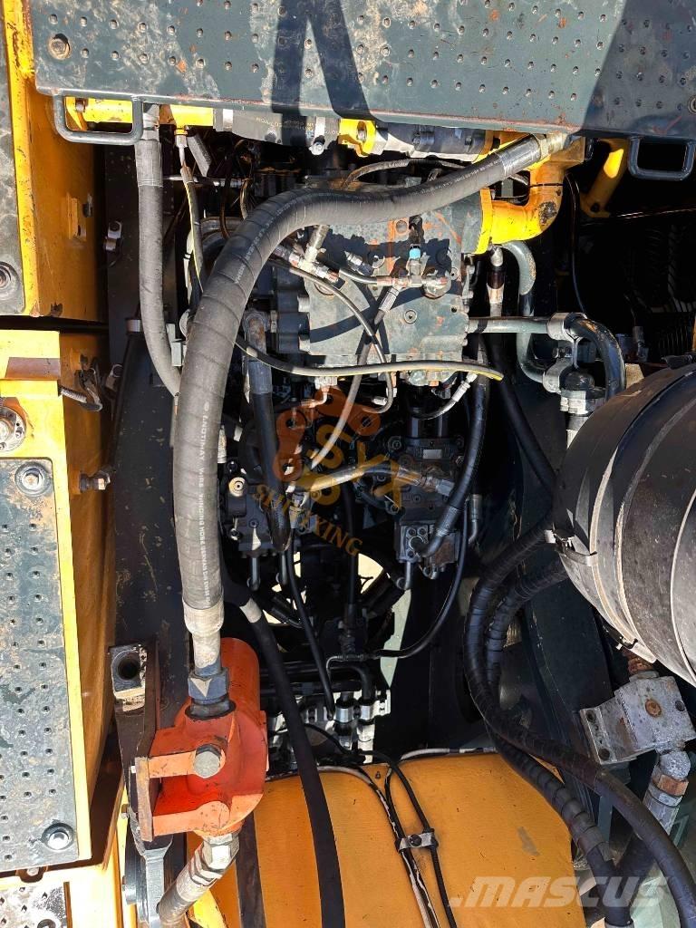 Hyundai Robex 520 VS Excavatoare pe șenile
