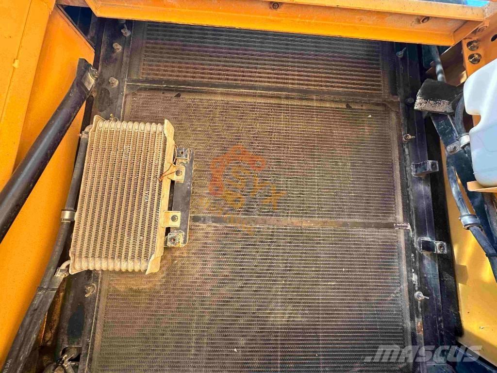 Hyundai Robex 520 VS Excavatoare pe șenile
