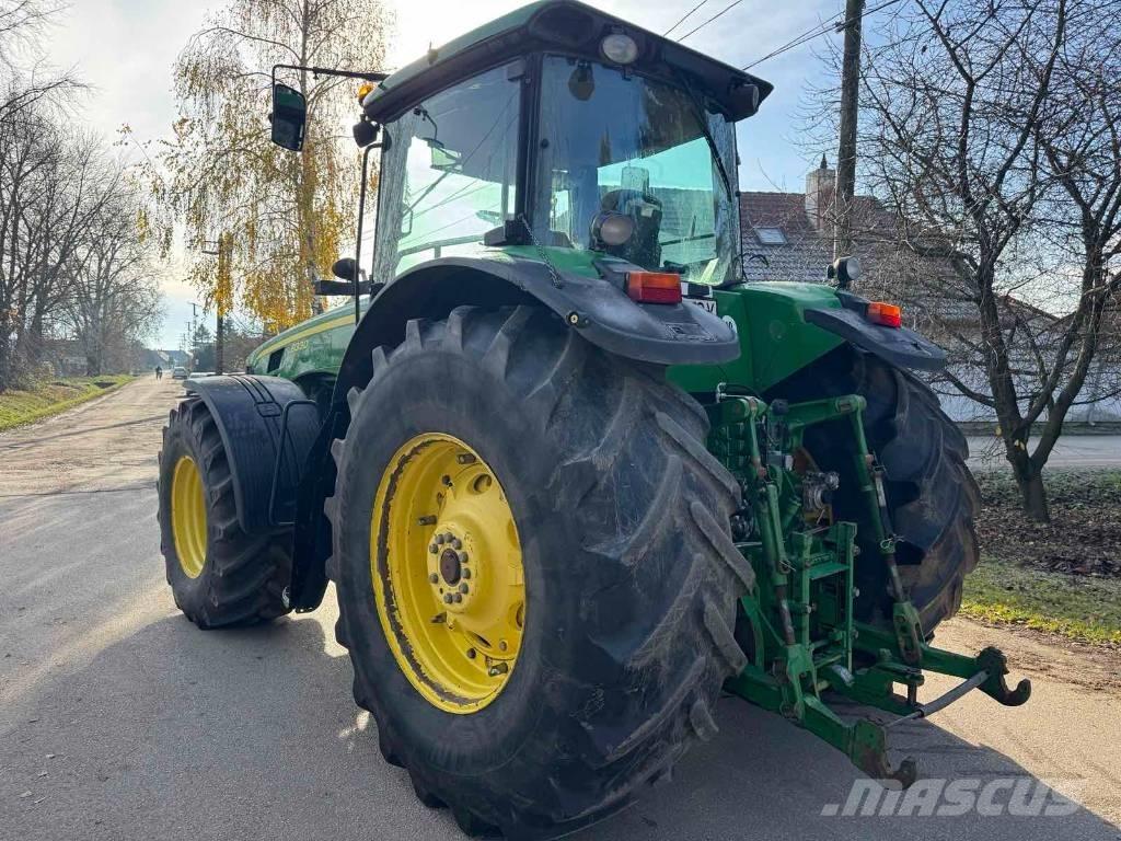 John Deere 8330 Tractoare