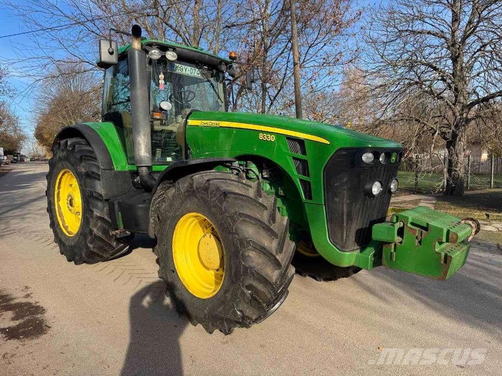 John Deere 8330 Tractoare