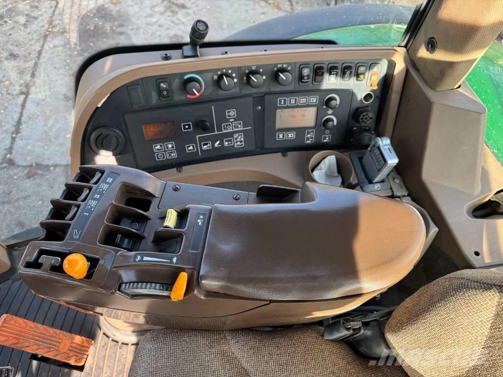 John Deere 8330 Tractoare