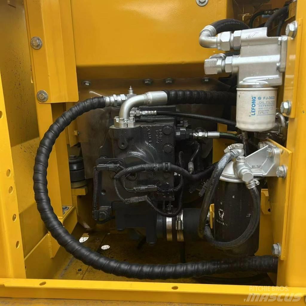Komatsu 130-7 Excavatoare pe șenile
