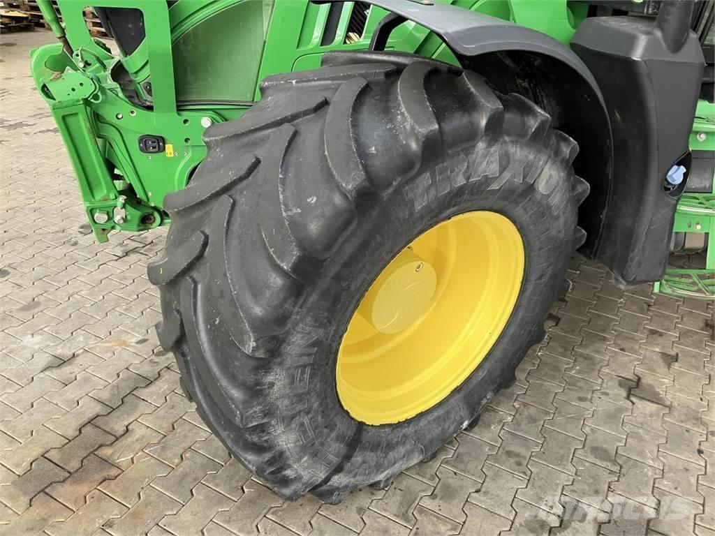 John Deere 6155R Tractoare