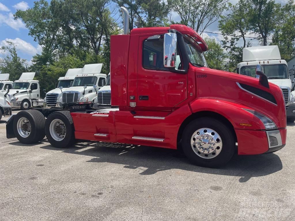 Volvo VNL64T300 Autotractoare