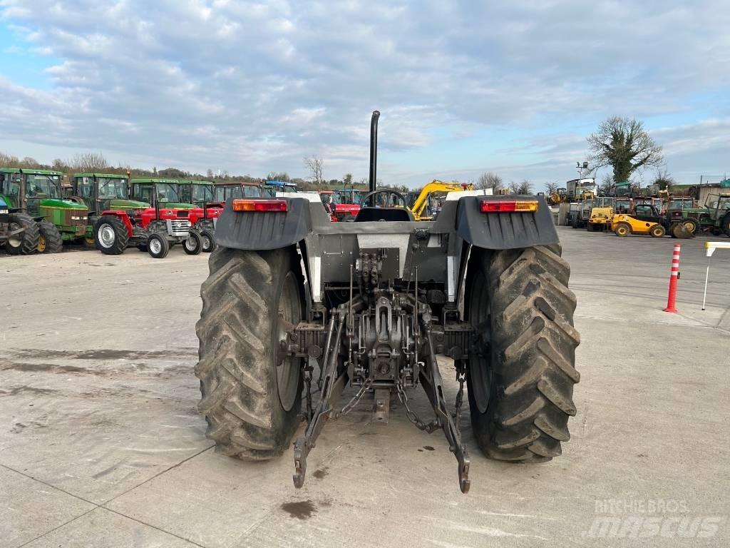 Massey Ferguson 375 Tractoare