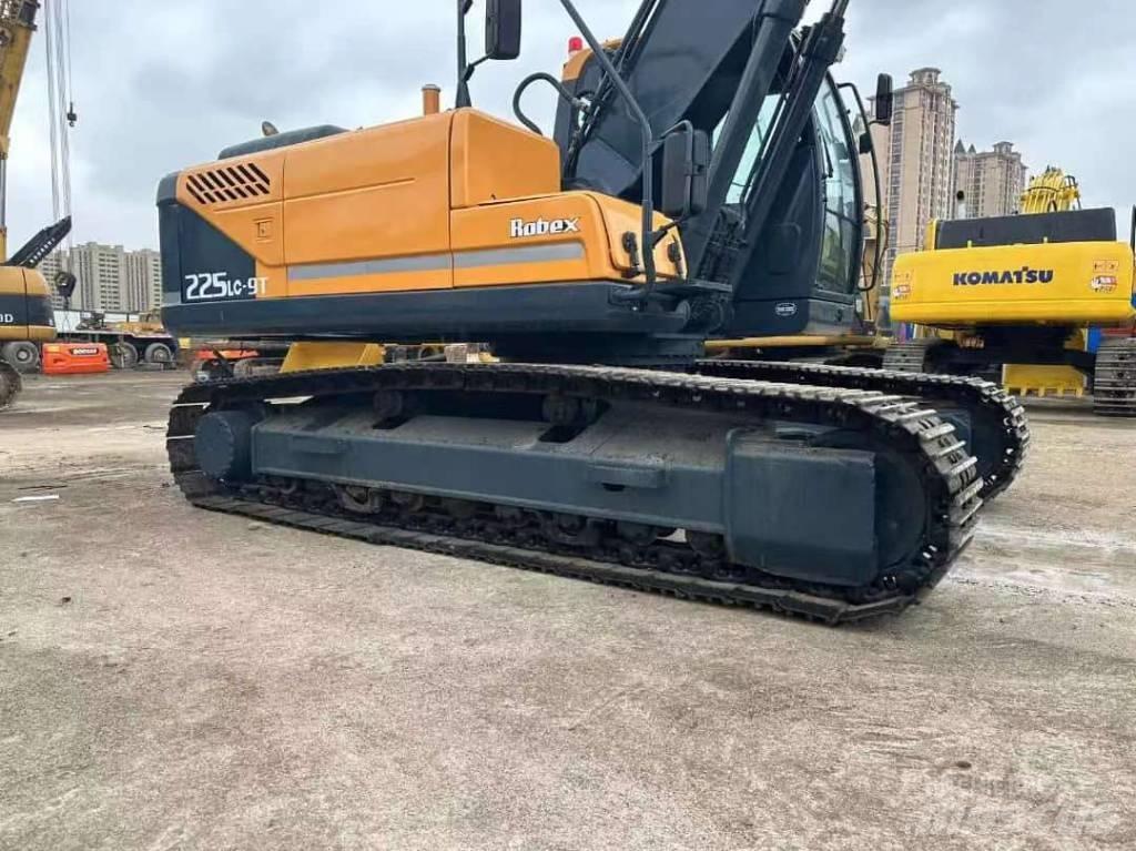 Hyundai 225LC-9T Excavatoare pe șenile
