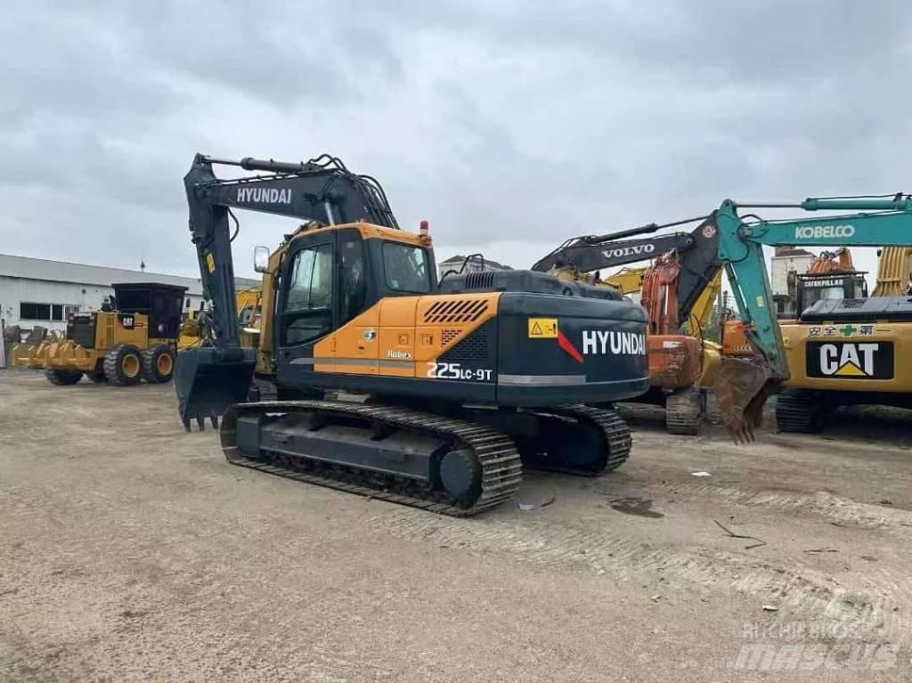 Hyundai 225LC-9T Excavatoare pe șenile
