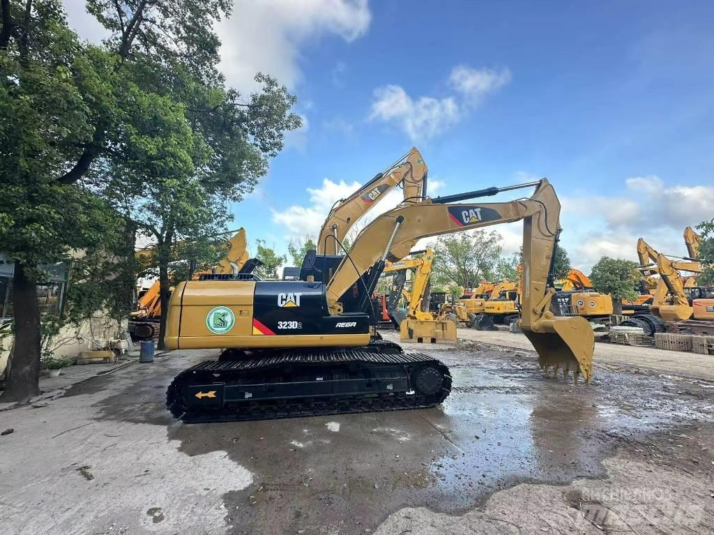CAT 323 D Excavatoare pe șenile
