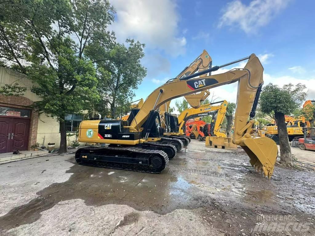 CAT 323 D Excavatoare pe șenile

