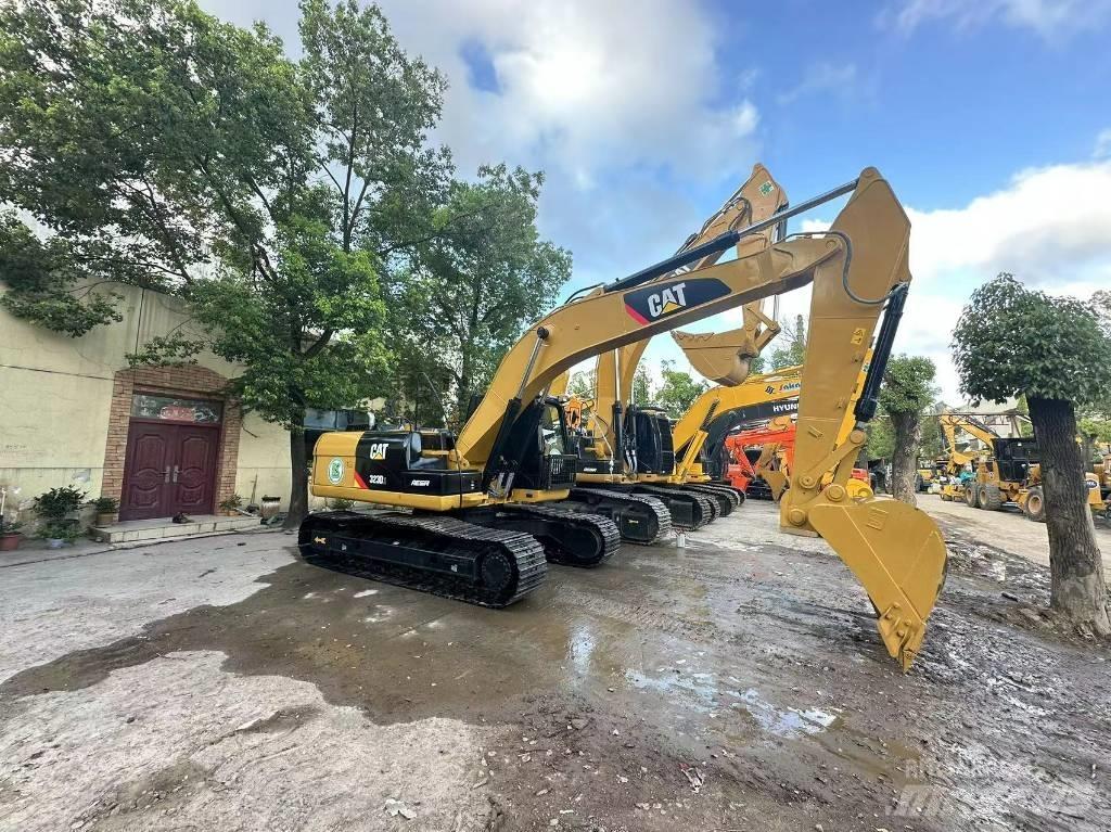 CAT 323 D Excavatoare pe șenile

