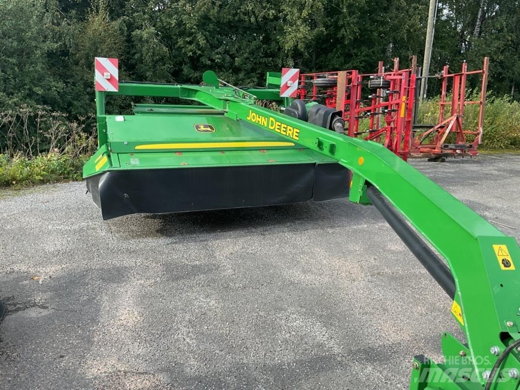 John Deere 530 Cositoare de iarba cu umidificator