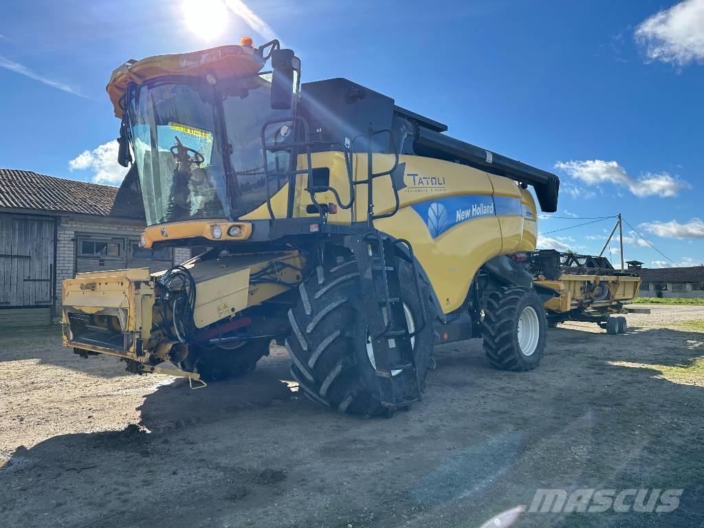 New Holland CX 8070 Combine de secerat