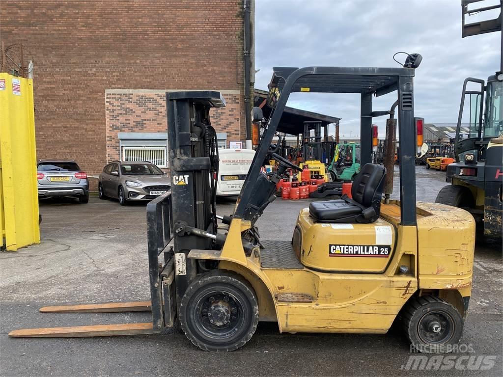 CAT DP25K Stivuitor diesel