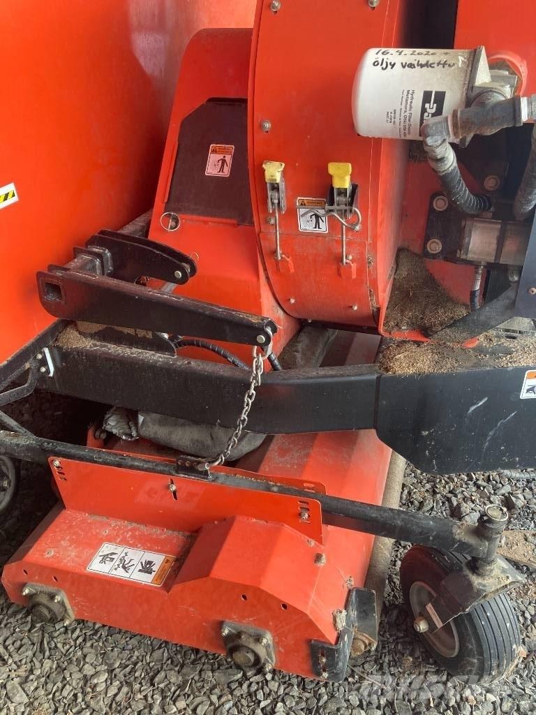 SmithCo Big Vac Utilaje întreţinere terenuri - Altele