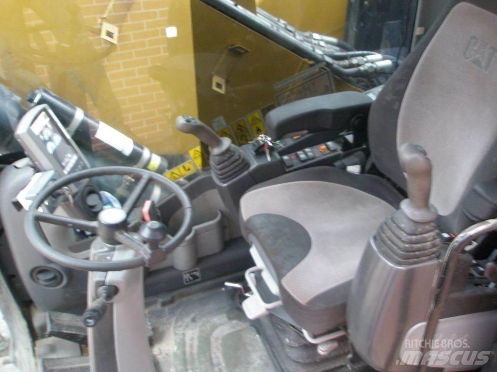 CAT M318D Excavatoare cu roti