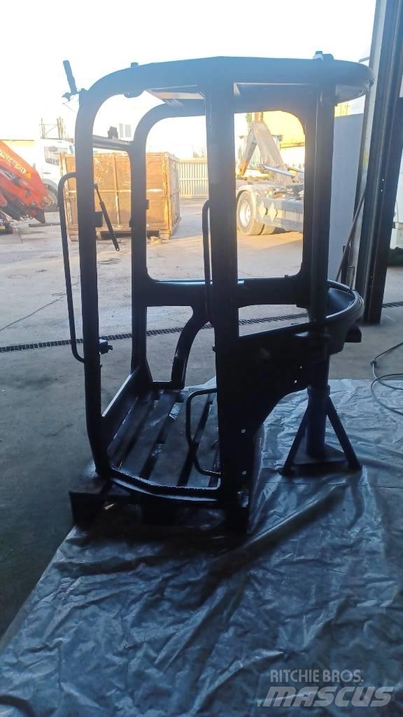Yanmar Vio 45 Cabine si interior