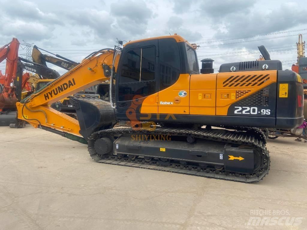Hyundai R220 Excavatoare pe șenile
