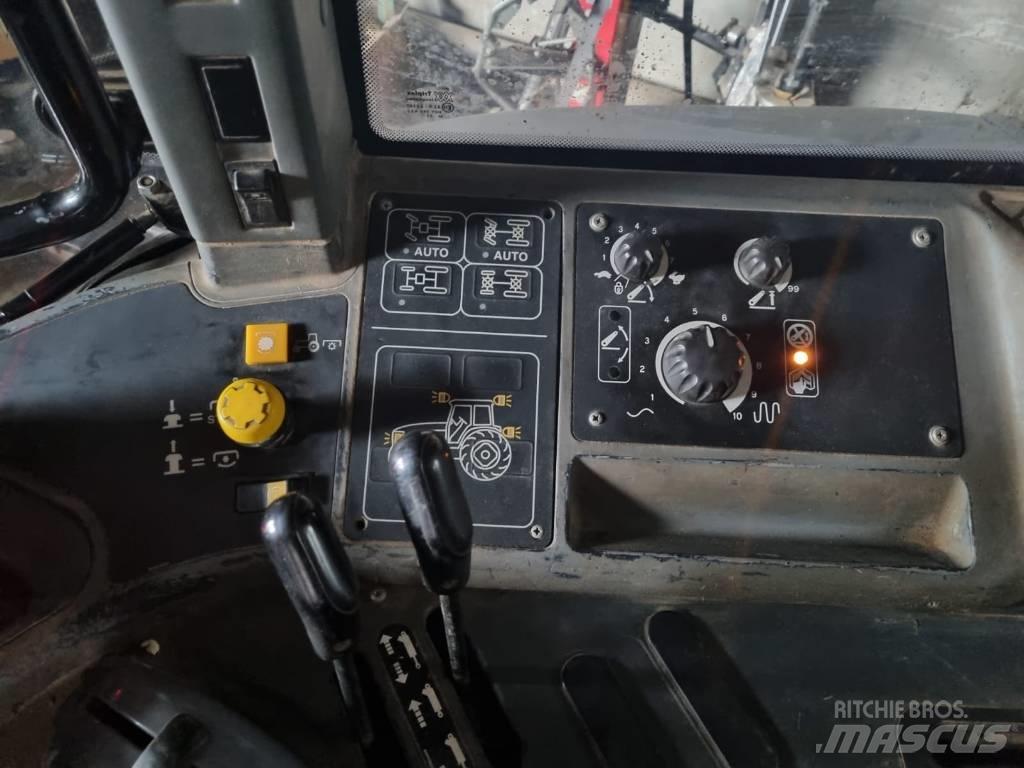 New Holland TM 155 Tractoare