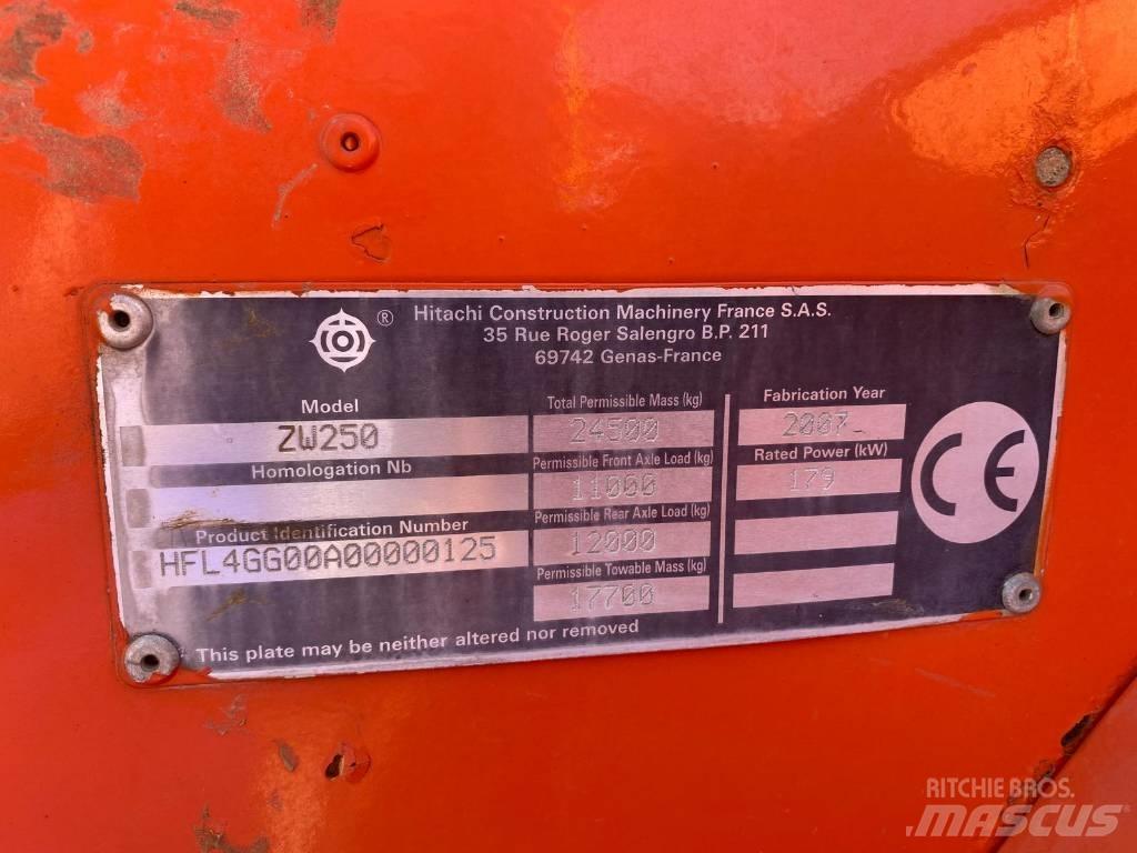Hitachi ZW 250 Incarcator pe pneuri