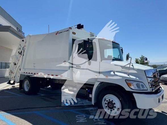 Hino L7 Camion de deseuri