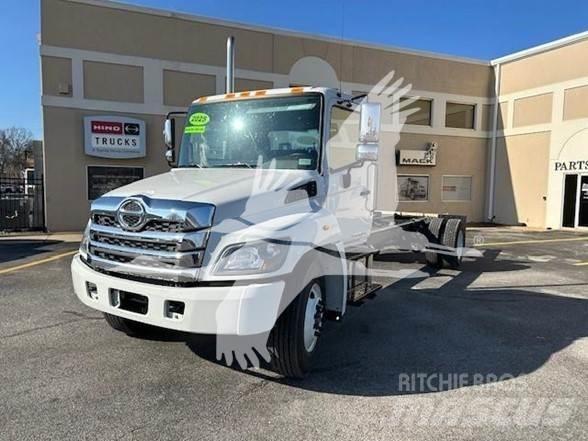 Hino L7 Camion cabina sasiu