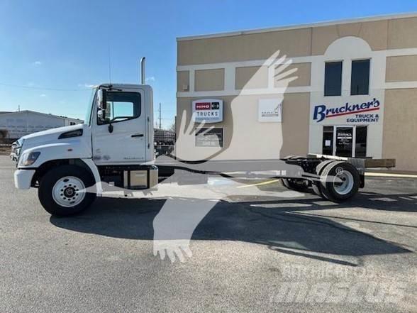 Hino L7 Camion cabina sasiu