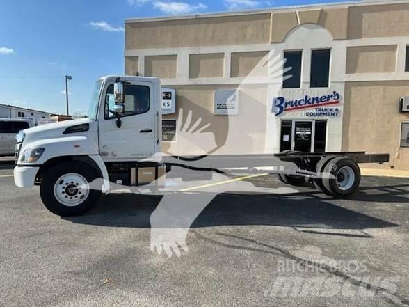 Hino L7 Camion cabina sasiu