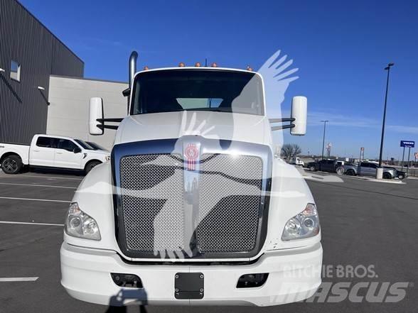Kenworth T680 Autotractoare