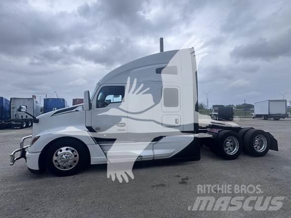 Kenworth T680 Autotractoare