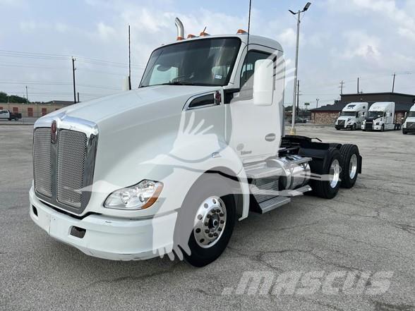Kenworth T680 Autotractoare