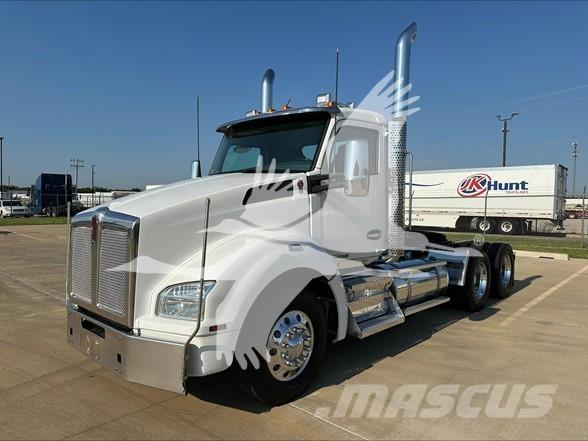 Kenworth T880 Autotractoare