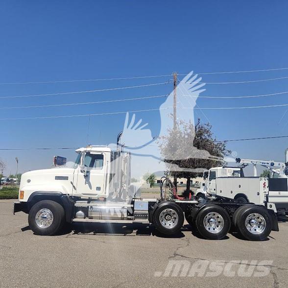 Mack CL733 Autotractoare