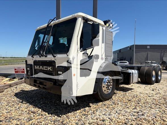Mack LR64R Camion cabina sasiu