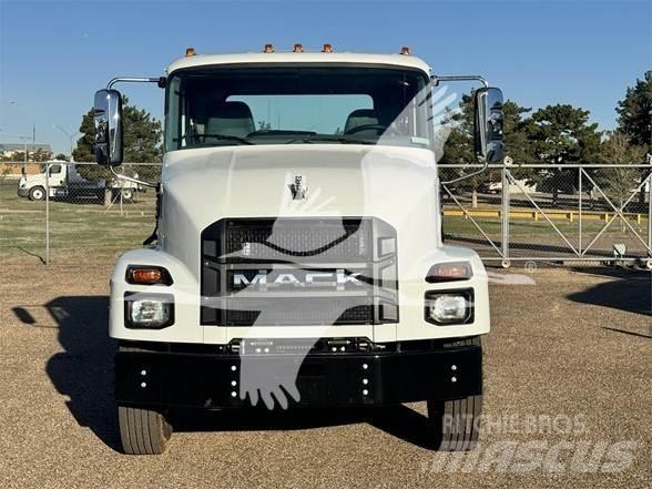 Mack MD6 Camion cabina sasiu