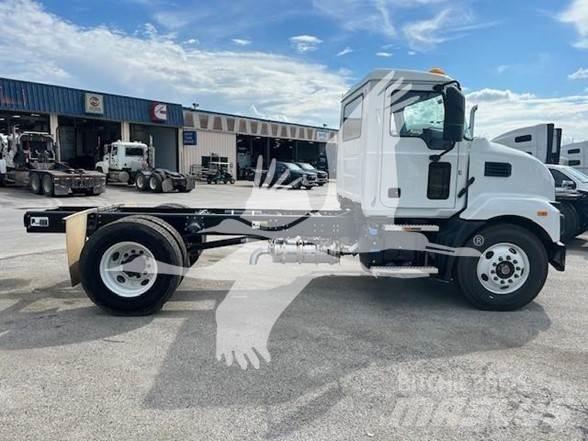 Mack MD6 Camion cabina sasiu