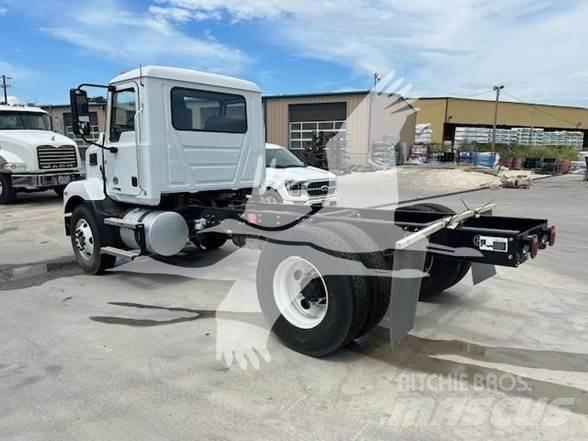 Mack MD6 Autobasculanta