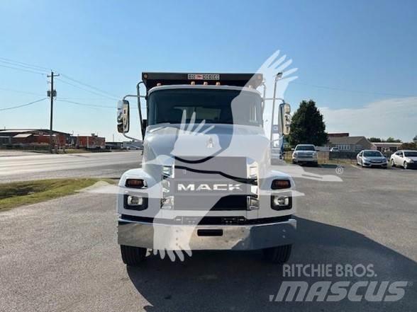 Mack MD6 Autobasculanta